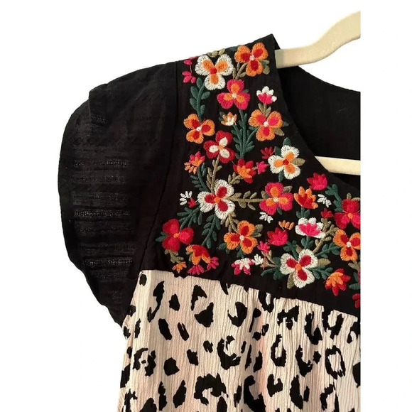 Savanna Jane Floral Embroidered Blouse Size Small Leopard Flowy Short Sleeve - Picture 3 of 9